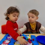 Çocuk birlikte oyun sahnesi görseli