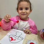 Çocuk oyun atölyesi sahnesi görseli